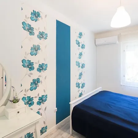 House Apartment *